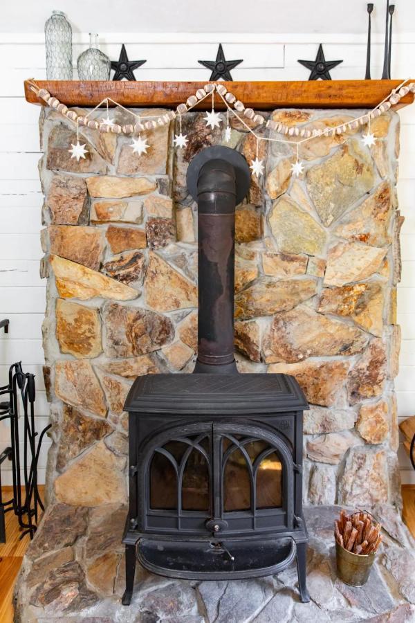 فيلا Hot Tub Charming & Chic Mountain Gem On Sleepy Creek بيركلي سبرينغز المظهر الخارجي الصورة